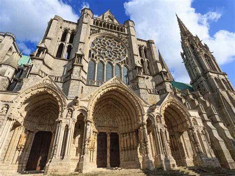 Catedral de Nuestra Señora de la Asunción: Kiệt tác kiến trúc Gothic ẩn náu trong lòng thành phố cổ!