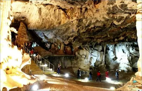 Cango Caves: Trải nghiệm Hang Động Huyền Bí và Hình Thành Quanh Bất Tưởng!