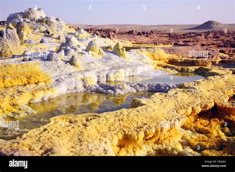  Dallol Geothermal Springs: Một Khu Vực Địa Nhiệt Huyền Bí và Rực Rỡ!